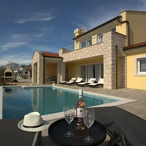 https://villa-lidija-brzac.primorje-gorskikotar.com